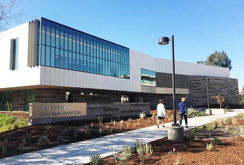 加州大學戴維斯分校（University of California, Davis），簡稱 UCD