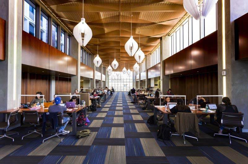 加州大學聖塔巴巴拉分校University of California, Santa Barbara, 又名UCSB或UC Santa Barbara