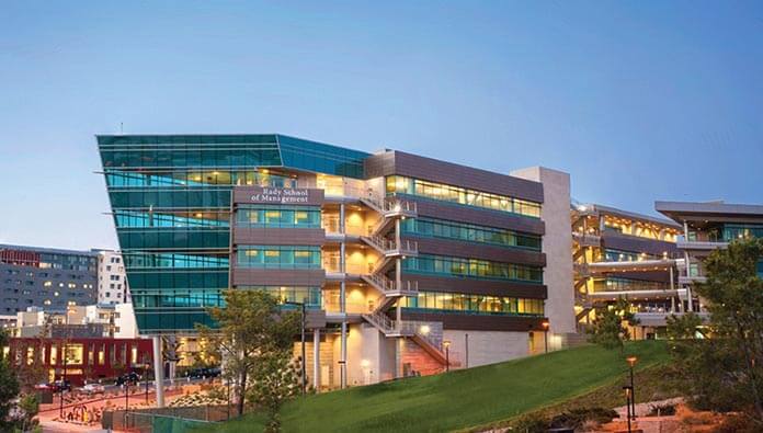 加州大學聖地亞哥分校（University of California, San Diego，簡稱為UCSD）又稱為加州大學聖地亞哥分校