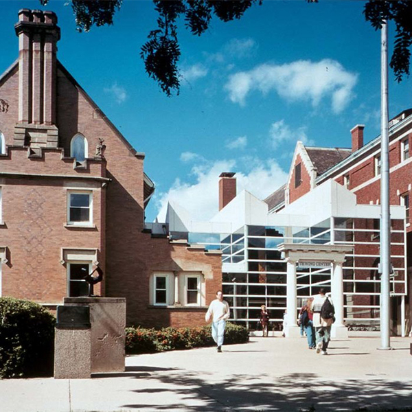 凱斯西儲大學（英語：Case Western Reserve University）簡稱CWRU，是俄亥俄州評價最高的大學