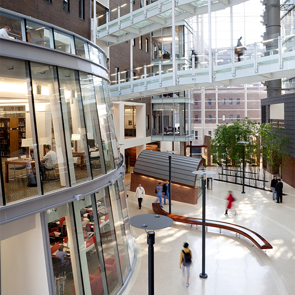 辛辛那提大學(University of Cincinnati, 簡稱UC)