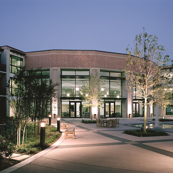 聖托馬斯大學（ University of St. Thomas，簡稱UST）