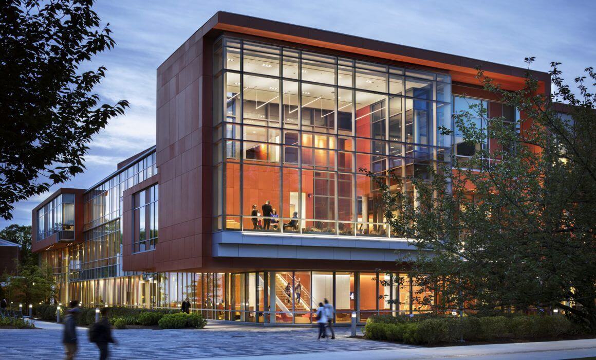 艾德菲大學Adelphi University，簡稱ADU