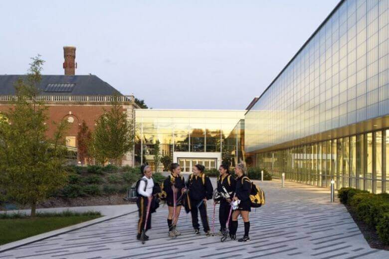 艾德菲大學Adelphi University，簡稱ADU
